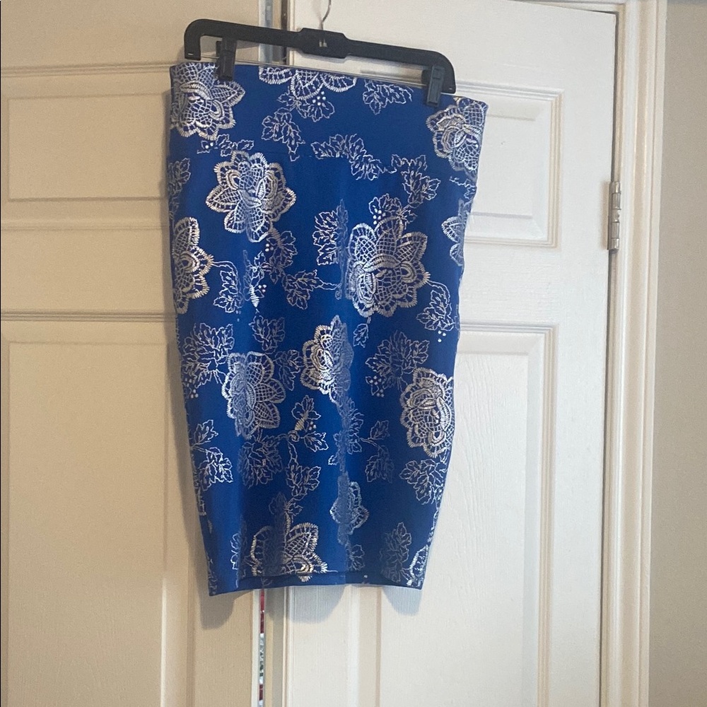 LuLaRoe elegant cassie skirt. Size large